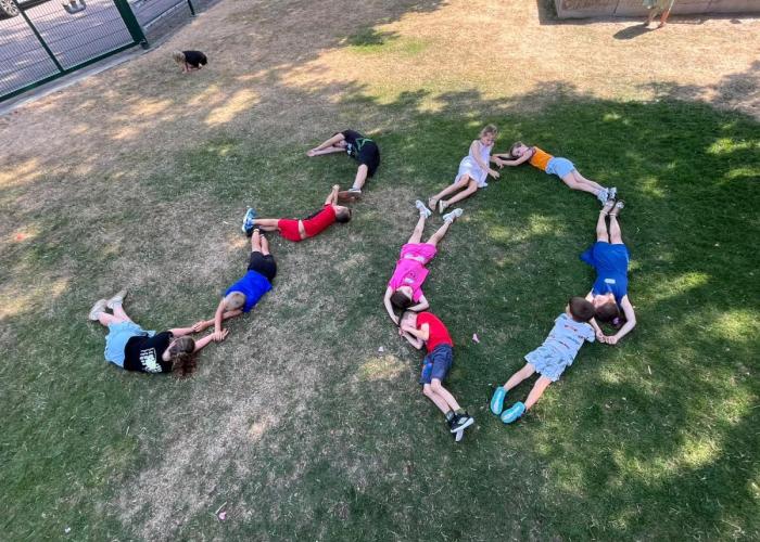 Kinderen van de Kinderclub in Rijkevorsel vieren de 30ste verjaardag van de Kinderclub en speelpleinwerking Kiekeboe