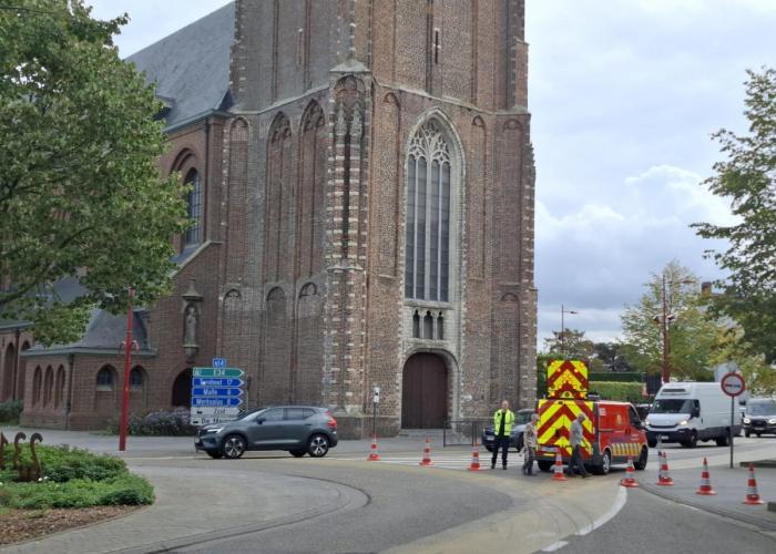 Dorp tijdelijk afgesloten tussen rond punt en Hoek