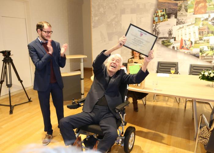 Ereburger George Kooymans overleden