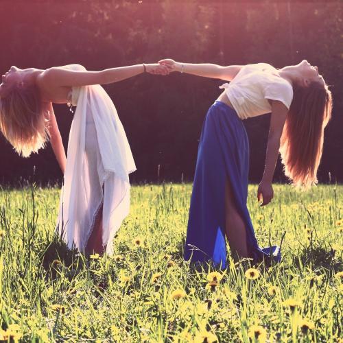 sisters © Pixabay
